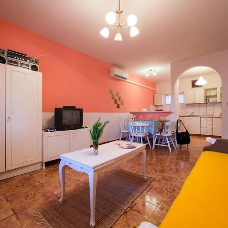 Silver Beach Apartments Vis Luaran gambar
