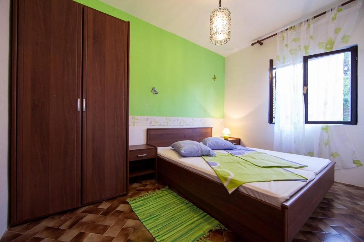 Silver Beach Apartments Vis Luaran gambar