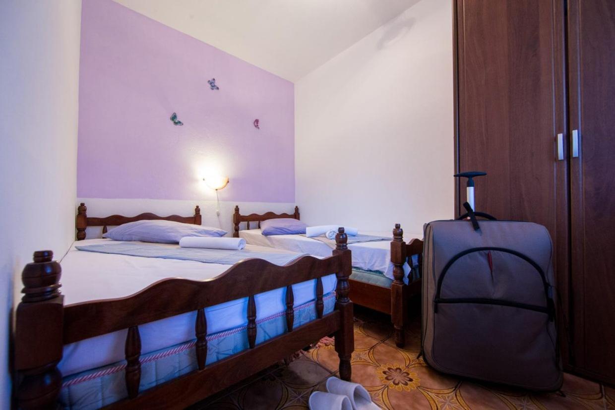 Silver Beach Apartments Vis Luaran gambar