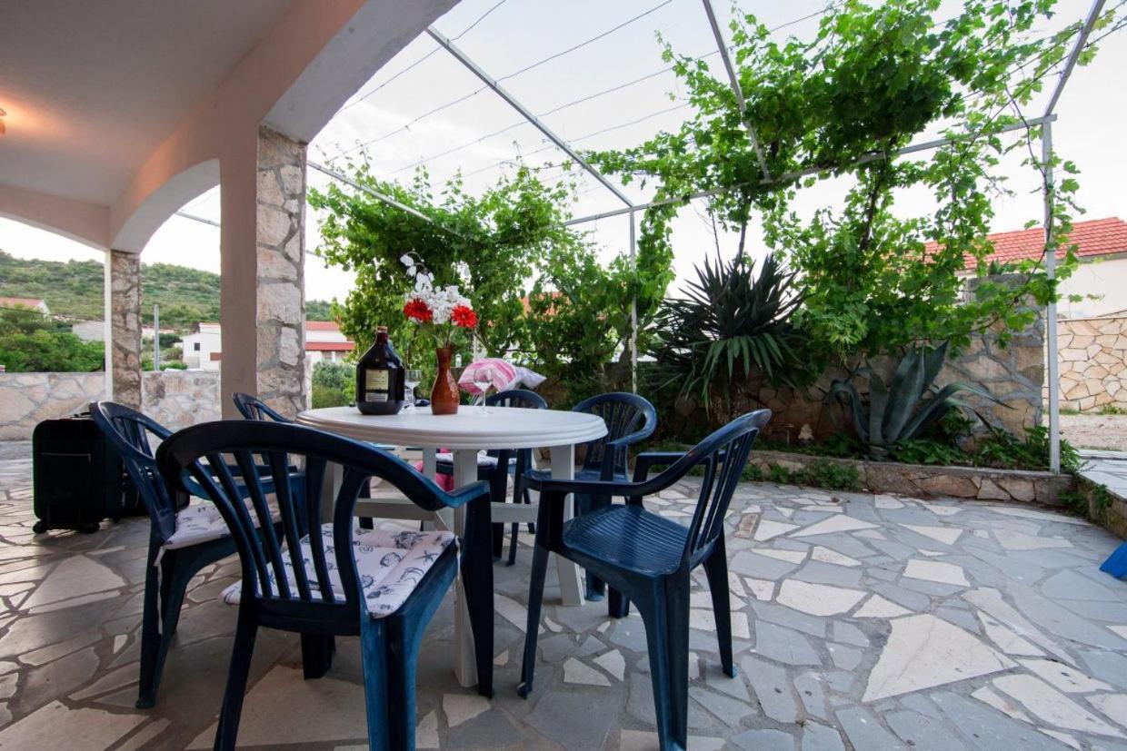 Silver Beach Apartments Vis Luaran gambar