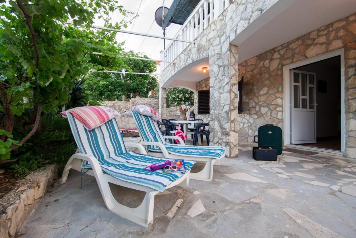 Silver Beach Apartments Vis Luaran gambar