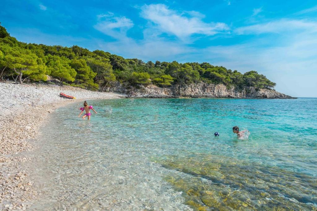 Silver Beach Apartments Vis Luaran gambar
